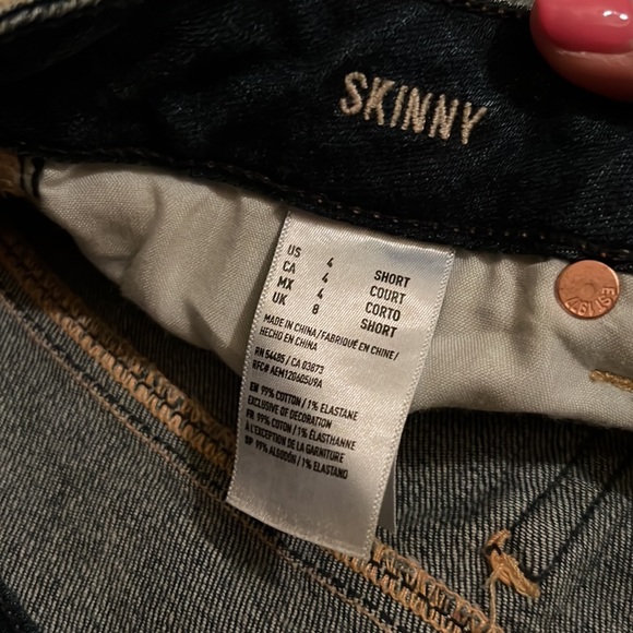 American eagle distressd Jean size 4 - Picture 3 of 6
